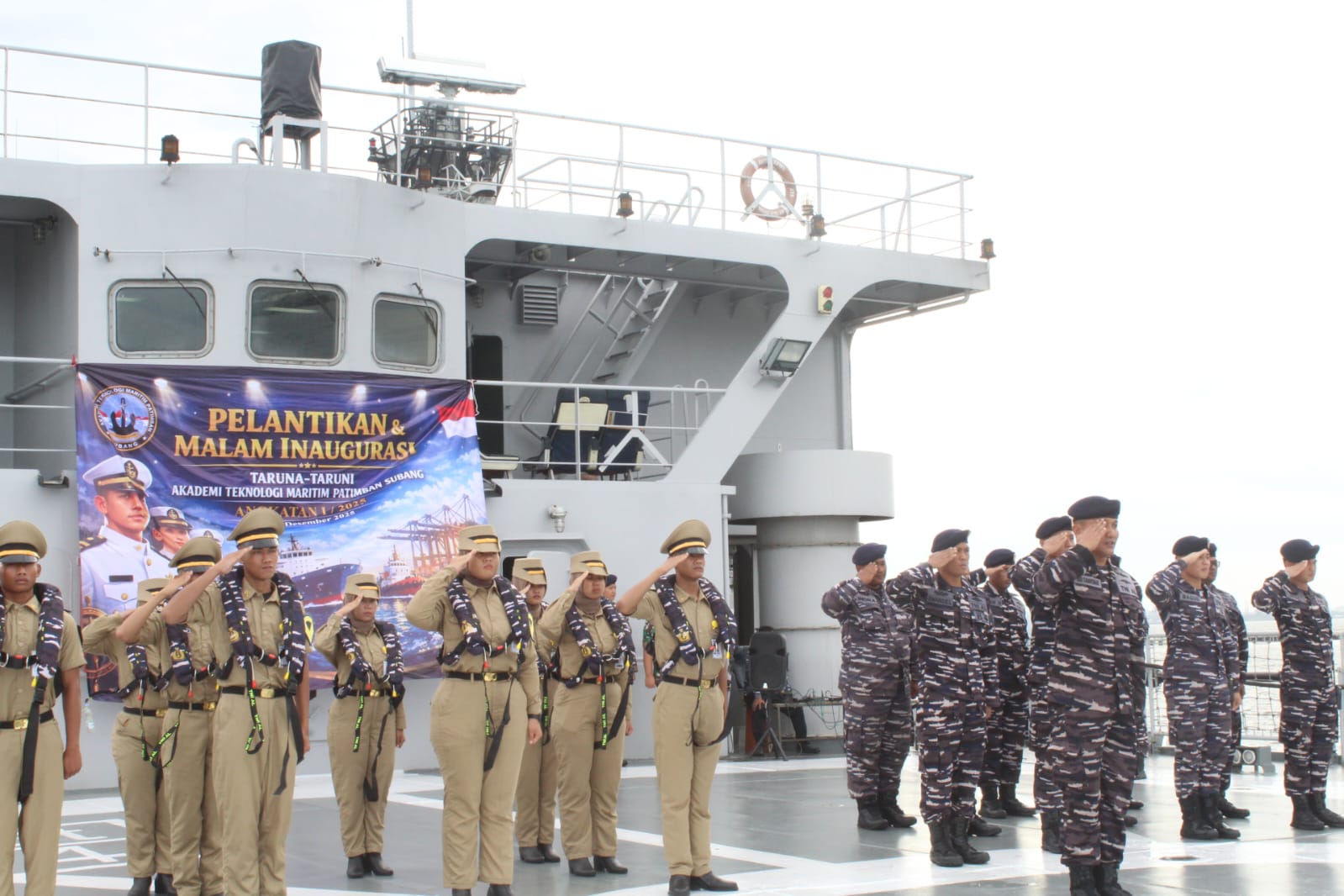 Taruna/i ATEKMAR Gelar Inaugurasi dan LDK di KRI Teluk Kupang